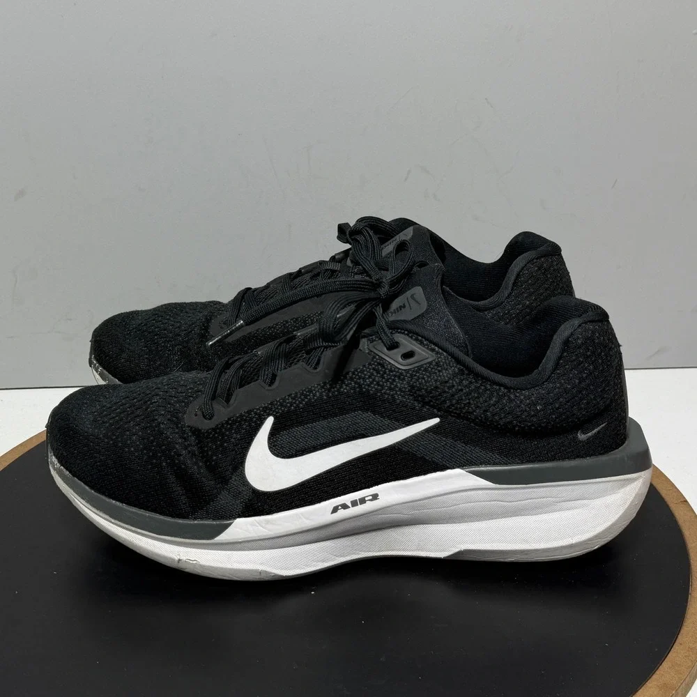 Nike Air Winflo 11 Men Size 11 Running Training Sneakers Black White Athleisure